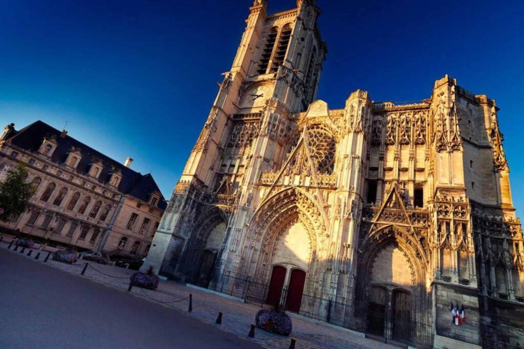 Colibri Studio Coeur De Ville Mon Groom Труа Экстерьер фото